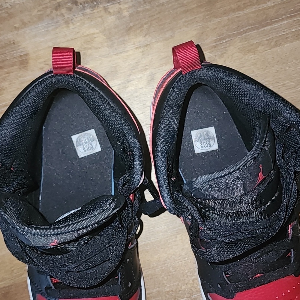 Nike Air Jordan 1 Mid PS Banned Bred 640734-074 Shoes Size Youth - Picture 11 of 12